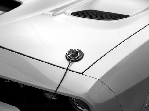 Used 2018 Dodge Challenger SRT Hellcat RWD image 38