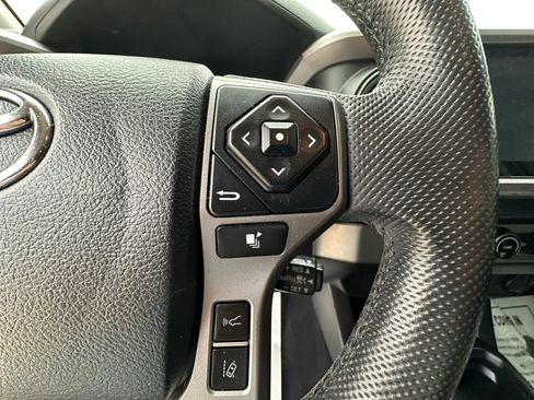 Used 2020 Toyota Tacoma SR5 RWD image 21