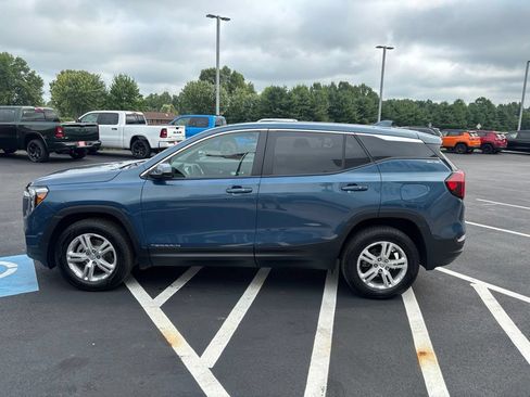 Used 2024 GMC Terrain SLE AWD/4WD image 3