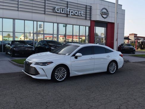 Used 2020 Toyota Avalon Limited w/ Advanced Safety Package FWD image 2