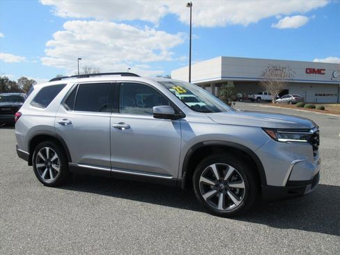 Used 2023 Honda Pilot Touring image 2