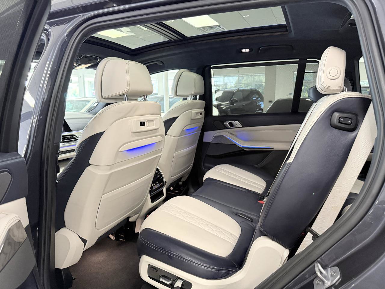 Used 2019 BMW X7 xDrive50i w/ Executive Package AWD/4WD image 11