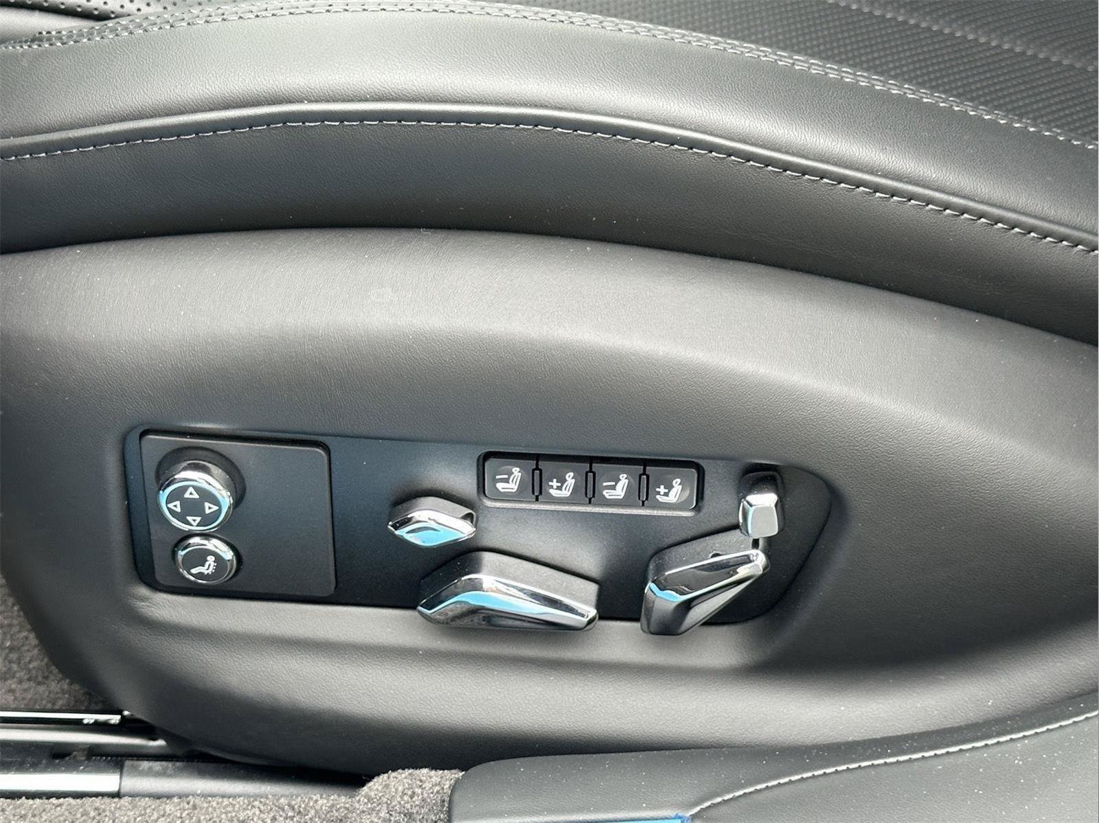 New 2026 Bentley Flying Spur V8 AWD/4WD image 15