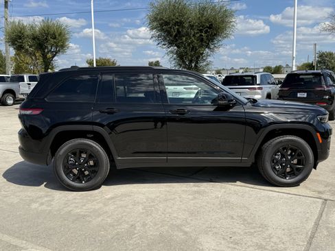 New 2025 Jeep Grand Cherokee Altitude image 3