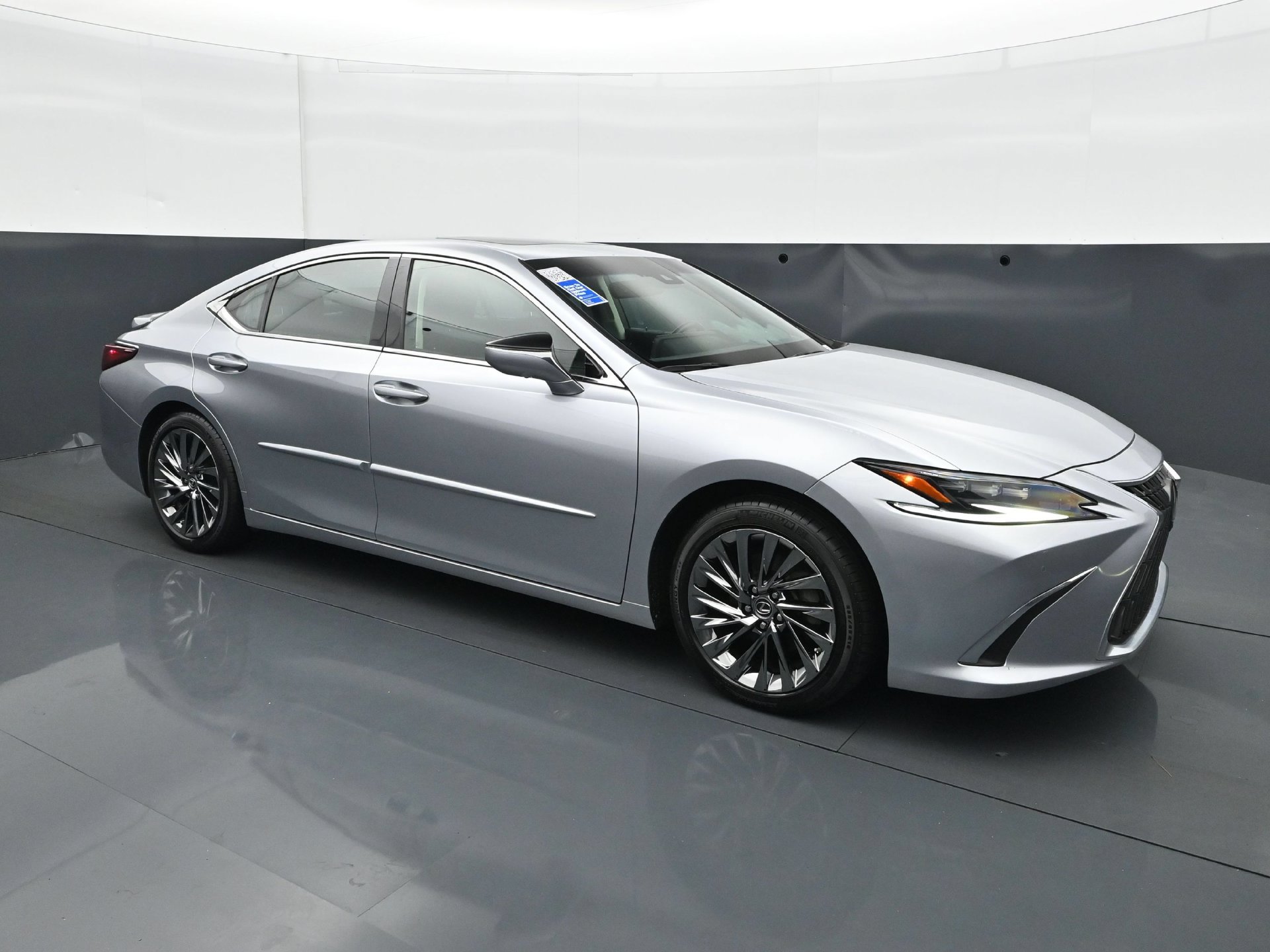 Used 2025 Lexus ES 300h FWD image 9