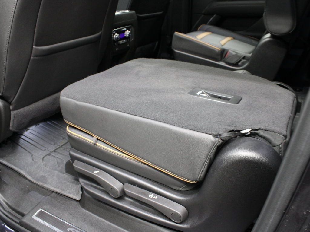 Used 2024 GMC Yukon XL AT4 w/ AT4 Premium Plus Package AWD/4WD image 74