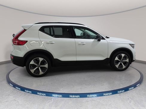 Used 2023 Volvo XC40 B5 Plus AWD/4WD image 5