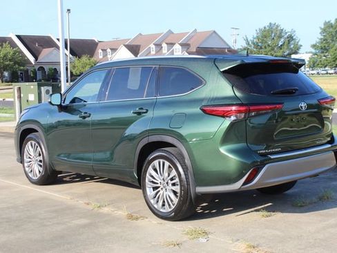 Used 2023 Toyota Highlander Platinum AWD/4WD image 4