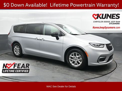 Used 2024 Chrysler Pacifica Touring-L image 1