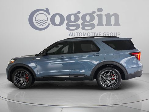 Certified 2025 Ford Explorer ST-Line w/ Premium Package RWD image 2