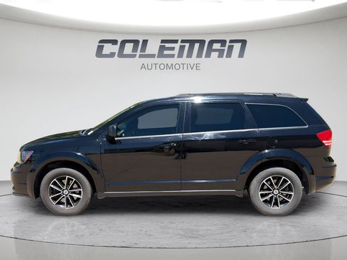 Used 2018 Dodge Journey SE w/ Connectivity Group FWD image 2
