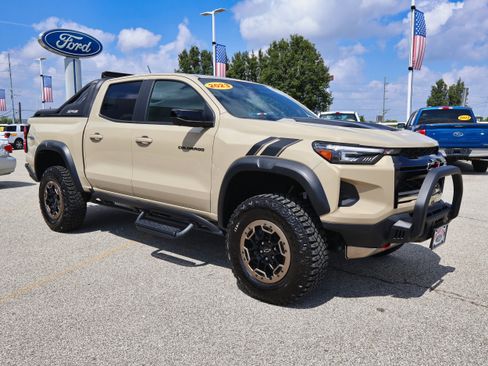 Used 2023 Chevrolet Colorado ZR2 w/ Desert Boss Special Edition image 7