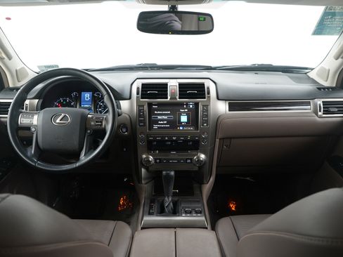Used 2019 Lexus GX 460 image 15