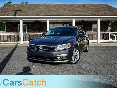 Used 2018 Volkswagen Passat 2.0T SE image 1