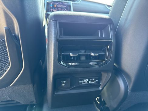 New 2025 Jeep Grand Cherokee Altitude image 21