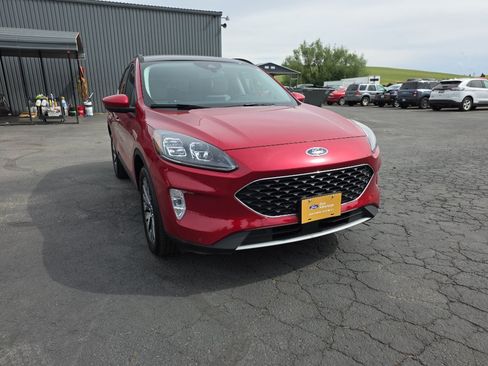Certified 2022 Ford Escape Titanium w/ Class II Trailer Tow Package AWD/4WD image 12