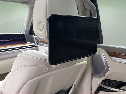 Certified 2025 Cadillac Escalade ESV Premium Luxury Platinum w/ LPO, Floor Liner Package image 23