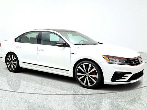 Used 2018 Volkswagen Passat 3.6 FWD image 3