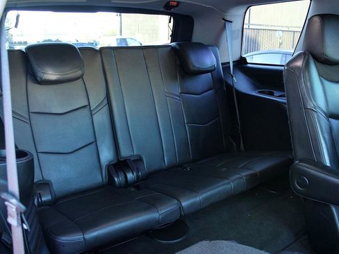 Used 2018 Cadillac Escalade Luxury image 26