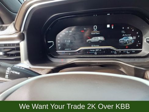 Used 2022 GMC Yukon XL Denali w/ Denali Premium Package image 18