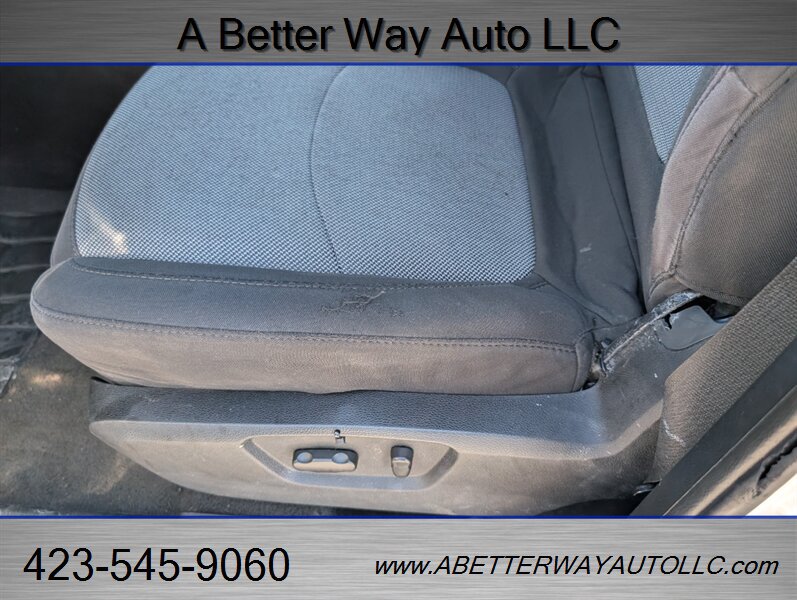 Used 2014 Chevrolet Captiva Sport LT FWD image 19
