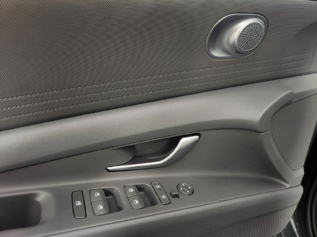 Certified 2025 Hyundai Elantra Hybrid FWD image 10