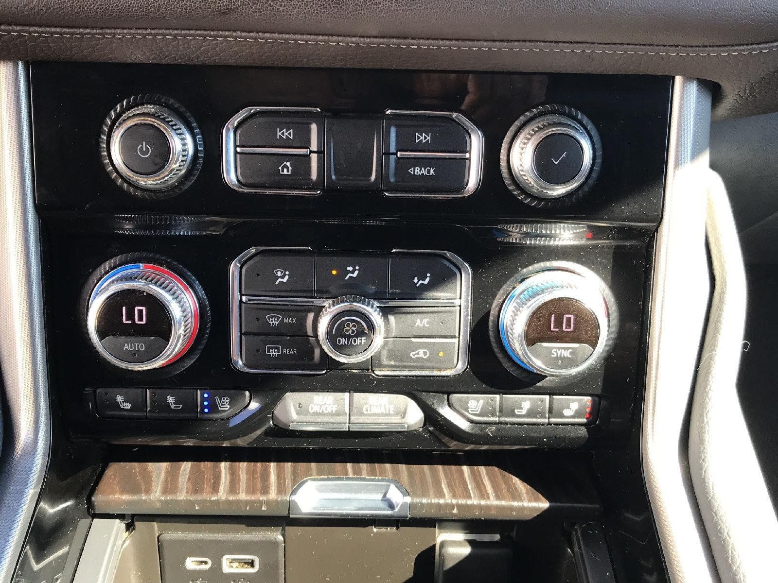 Used 2021 GMC Yukon XL Denali w/ Denali Premium Package AWD/4WD image 39