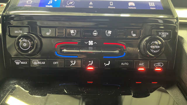 Certified 2025 Jeep Grand Cherokee Limited w/ Luxury Tech Group II AWD/4WD image 18
