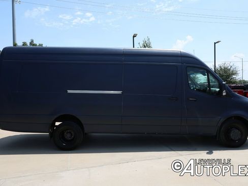 Used 2022 Mercedes-Benz Sprinter 4500 image 4