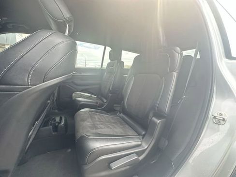 Used 2023 Jeep Grand Cherokee L Laredo AWD/4WD image 23