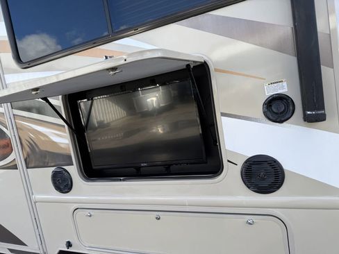 Used 2016 Ford E-450 and Econoline 450 Super Duty w/ Motorhome Prep Package image 23