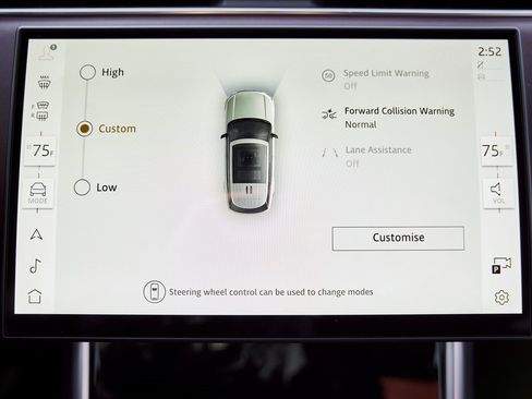 Used 2025 Land Rover Range Rover SE image 71