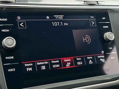 Used 2022 Volkswagen Tiguan SE R-Line image 22