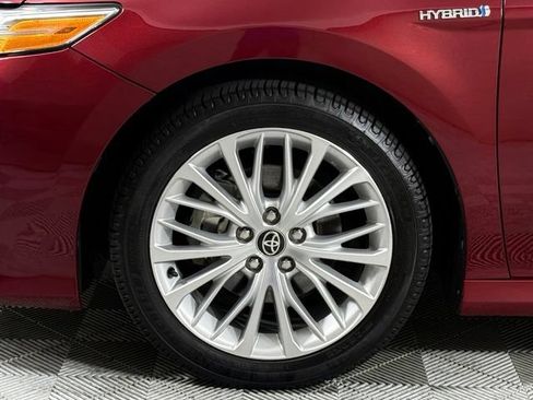 Used 2020 Toyota Camry XLE w/ Sunroof Package FWD image 12