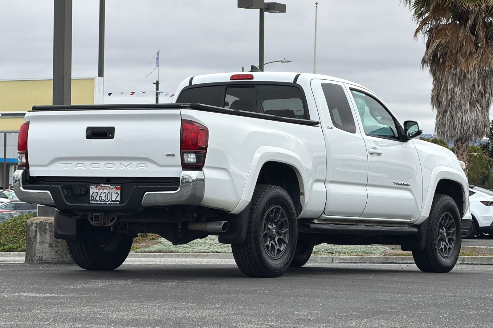 Used 2018 Toyota Tacoma SR5 RWD image 4