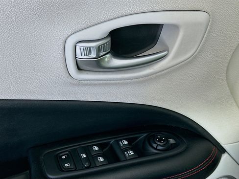 Used 2021 Jeep Compass Limited image 15