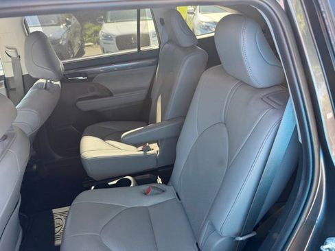 Used 2020 Toyota Highlander Limited AWD/4WD image 10