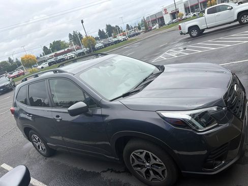 Used 2023 Subaru Forester Premium AWD/4WD image 2