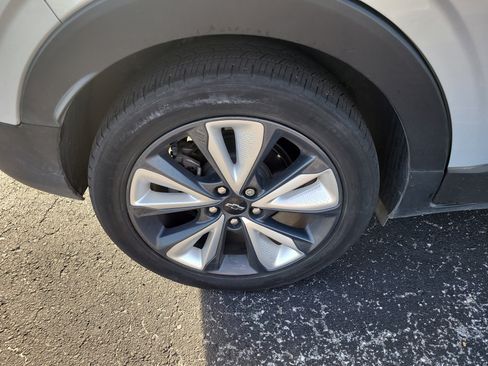 Used 2022 Chevrolet Bolt EUV LT w/ Convenience Package image 8