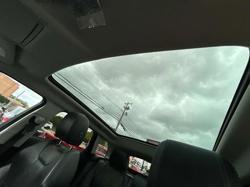 Used 2017 Land Rover Range Rover Evoque SE Premium image 20