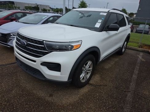 Used 2022 Ford Explorer XLT RWD image 2