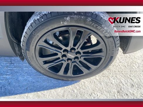 Used 2023 GMC Acadia SLT w/ Elevation Edition image 25