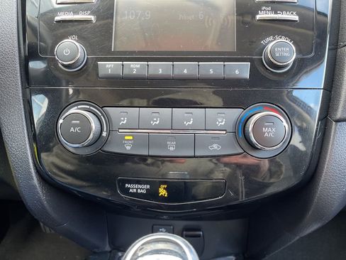 Used 2017 Nissan Rogue S w/ Appearance Package image 17