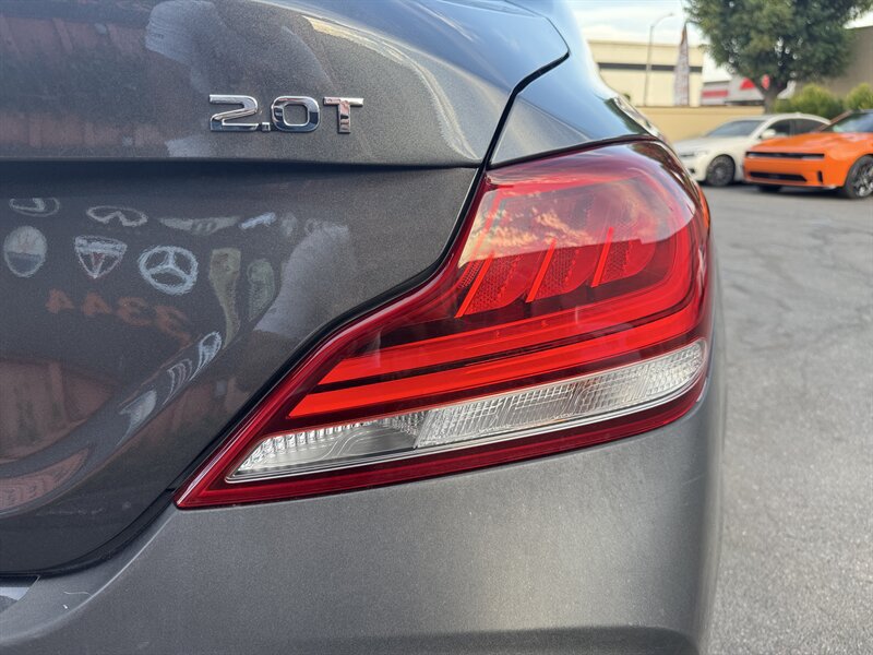 Used 2019 Genesis G70 2.0T Advanced RWD image 14