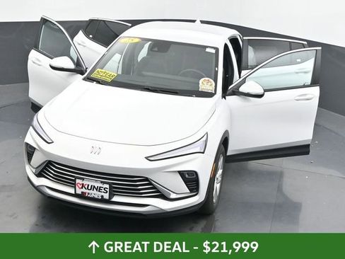 Used 2025 Buick Envista Preferred image 62