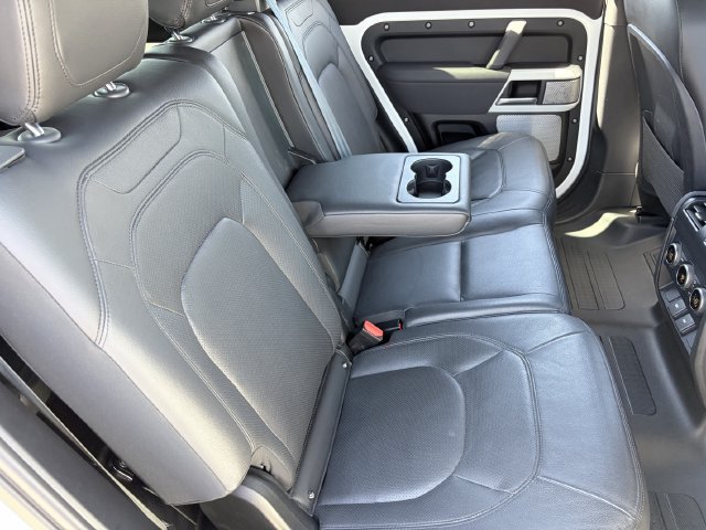 Used 2023 Land Rover Defender 130 SE AWD/4WD image 20
