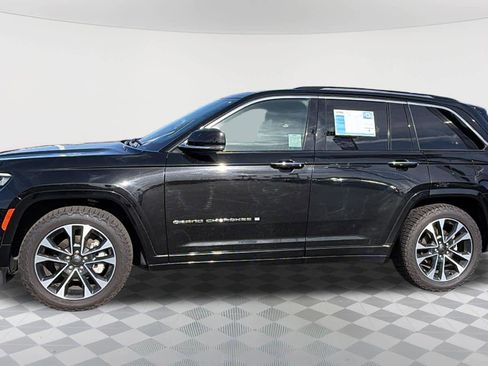 Used 2023 Jeep Grand Cherokee Overland w/ Luxury Tech Group IV AWD/4WD image 8