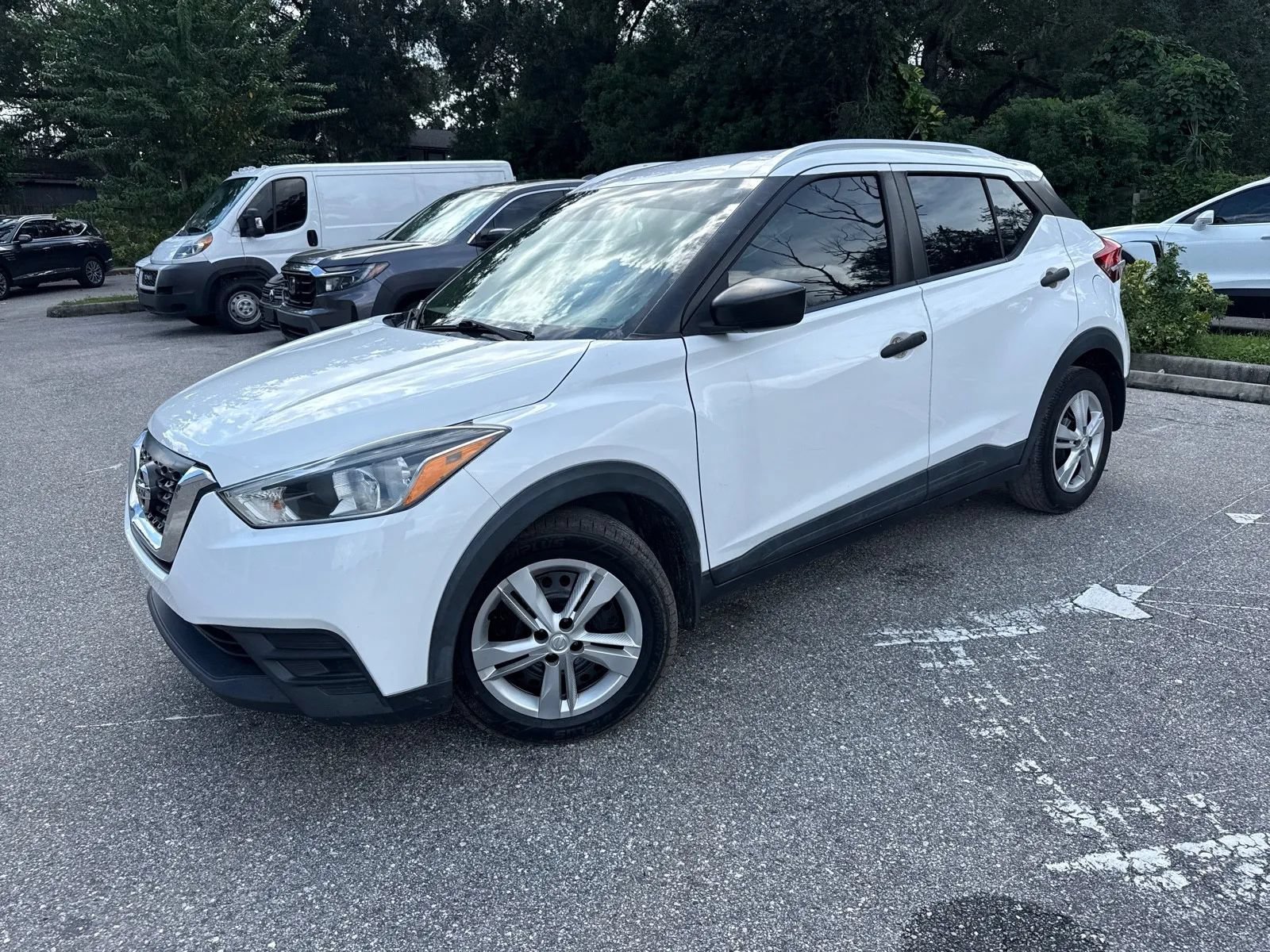 Used 2019 Nissan Kicks S FWD image 3
