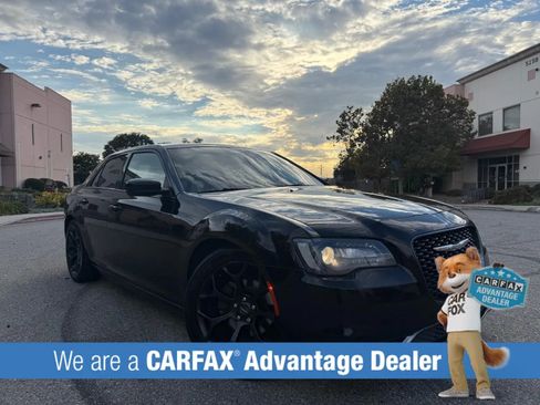 Used 2019 Chrysler 300 Touring w/ Sport Appearance Package RWD image 4