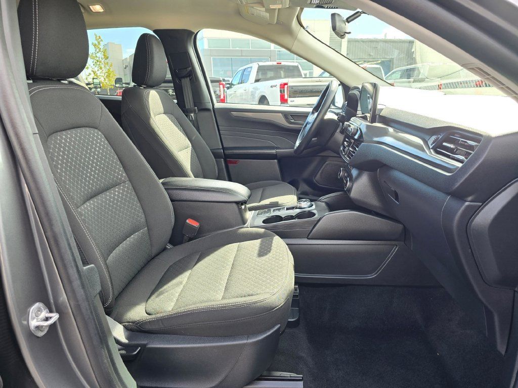 Used 2025 Ford Escape Active AWD/4WD image 15